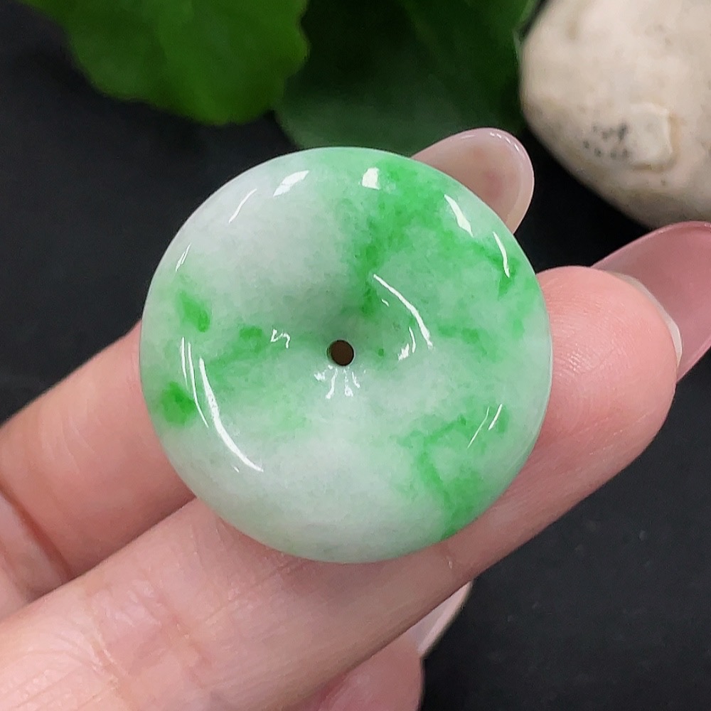 F34032885 Jadeite Peace Knot Pendant Total Weight Approx. 8.06g