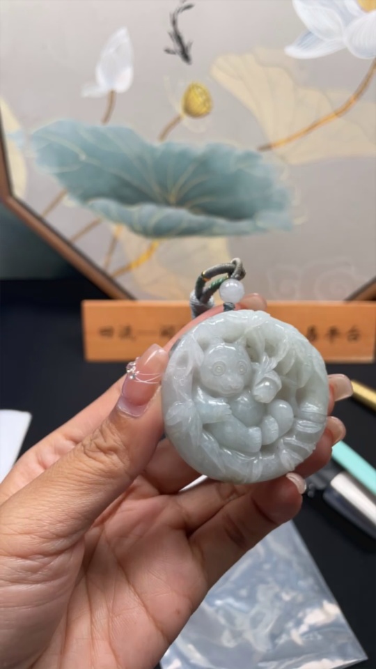 F31646318 JadeitePanda Holding Bamboo Pendant