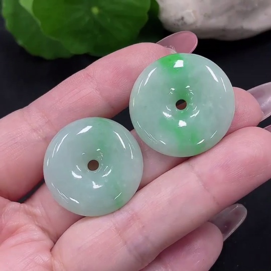 F34032530 Jadeite Peace Knob Pendant Sell as a Lot