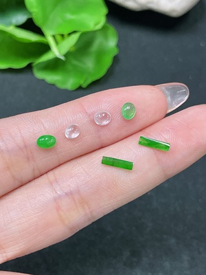 F34020704 Jadeite Inlaid Pieces Sell as a Lot