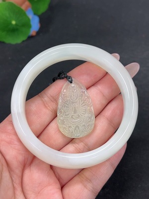 H41939353 岫玉(蛇纹石玉)挂件+正圈手镯  货品总重约[含绳]66.9g