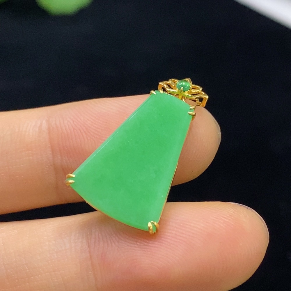 F34948676 Jadeite Plain Pendant with 18k Gold, Total Weight Approx. 1.4g