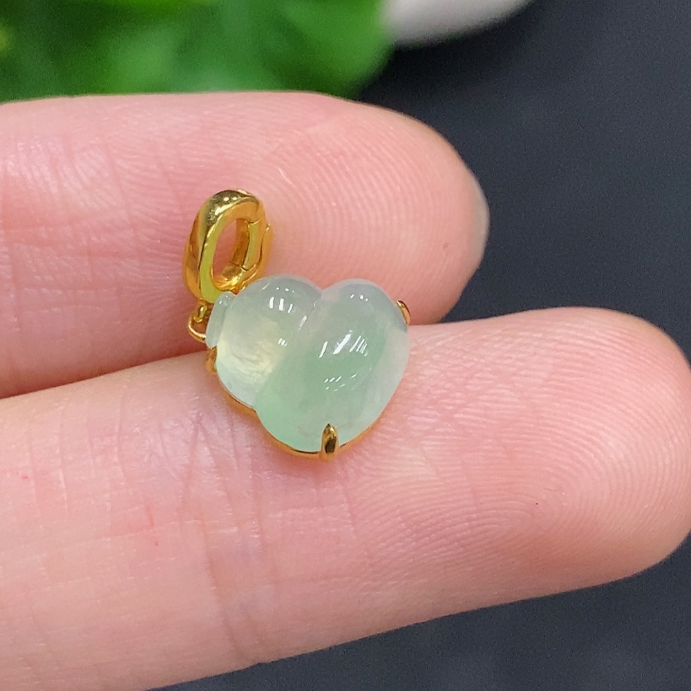 F32793305 Jadeite Gourd Inlaid Pendant 18k Gold Total Weight Approx. 1.1g