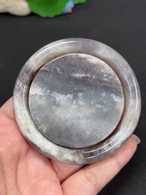 H45446004 和田玉套镯 圈口57.9 货品总重约141.2g 含其他矿物成分