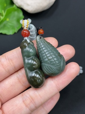 H27170281 Hetian Jade Pendant Corn + Lucky Bean