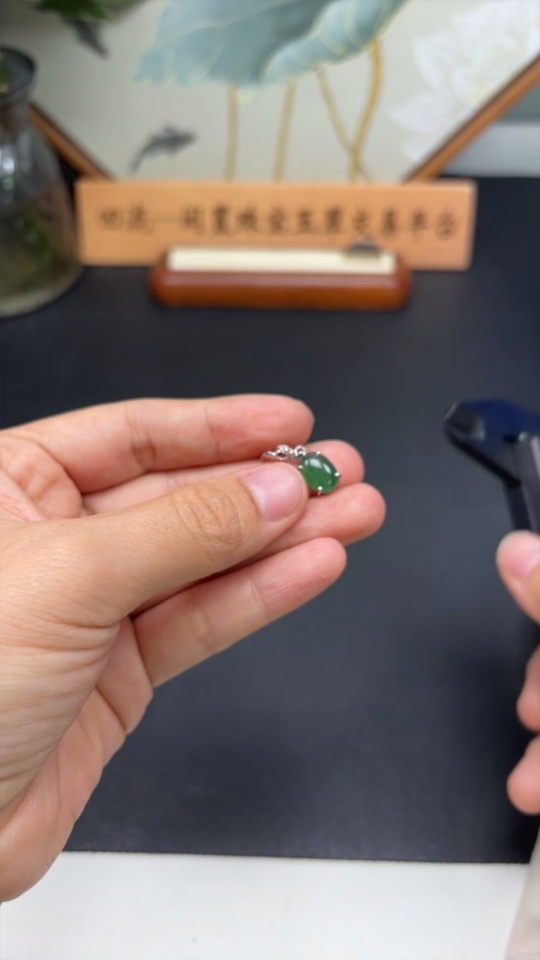 F34074841 Jadeite Cabochon Inlay Pendant Non-Gold Total Weight Approx. 1.55g