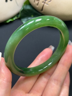 H45454929 和田玉正圈手镯 圈口59.5mm 总重约50.32g