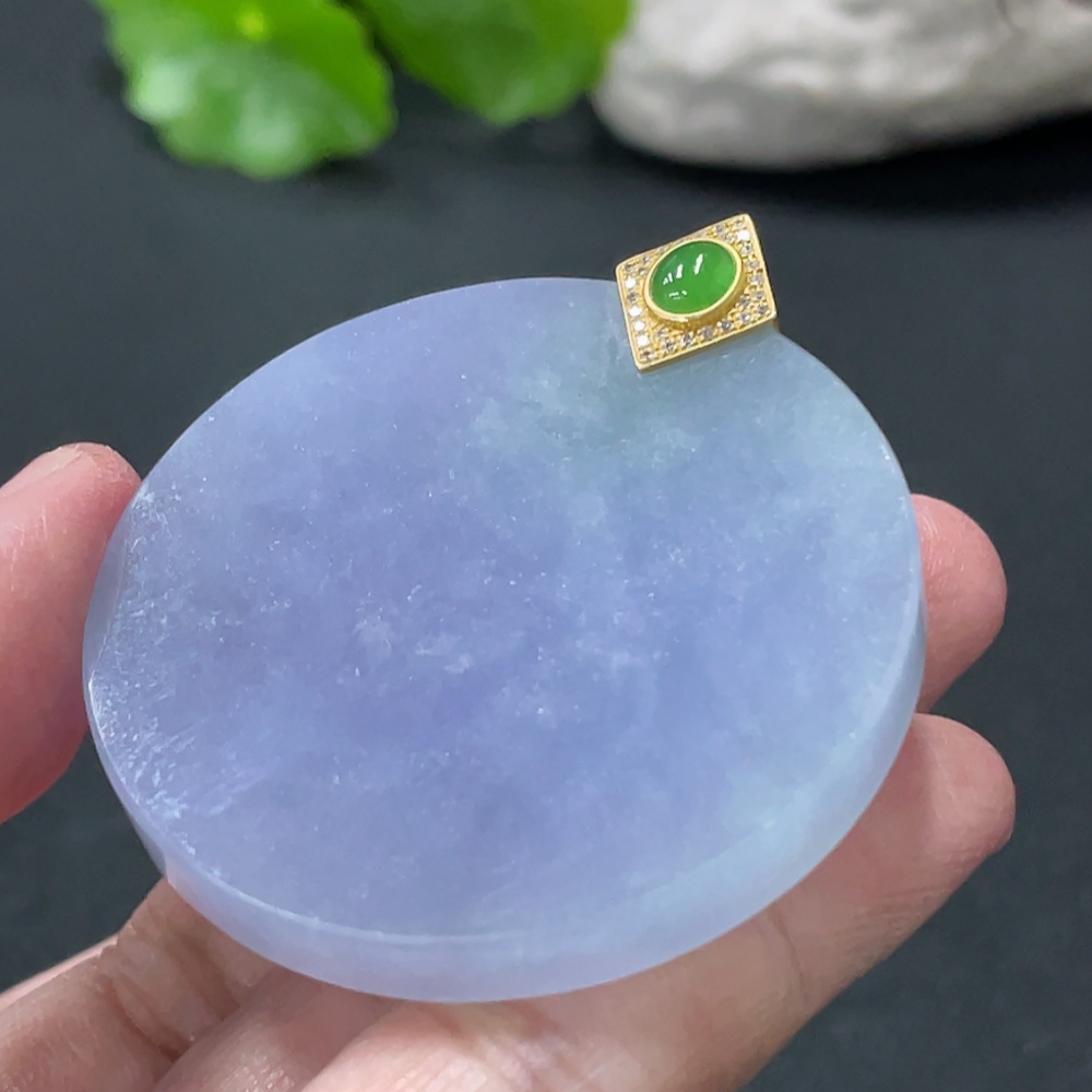 F34978090 Jadeite Plain Pendant with 18K Gold Clasp and Diamond Accents, Total Weight Approx. 33.5g