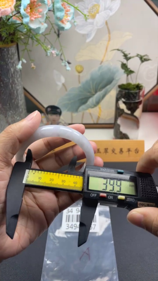 F34949167 Jadeite Round Bangle Total Weight about 52g Size 57.8