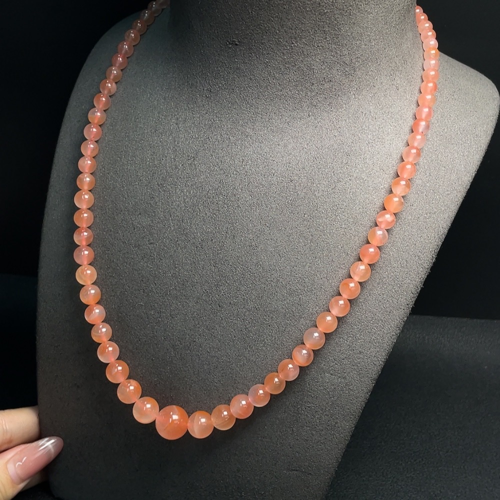C29370889 South Red Agate Bead Strand Non-Gold Setting Approx. 4.1-12.4mm Total Weight About 38.42g Visible Organic Matter