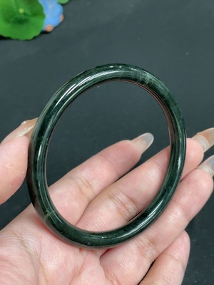 H32804616 Hetian Jade Round Bangle Size 61.7 Total Weight Approx. 25g