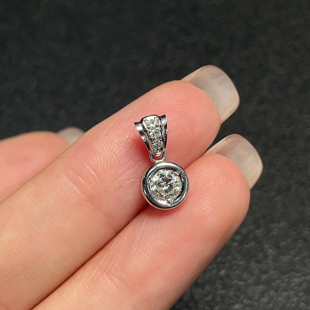 Z35181743 Diamond Pendant No Inscription Gold Content Tested PT90% Total Weight Approx. 1.67g