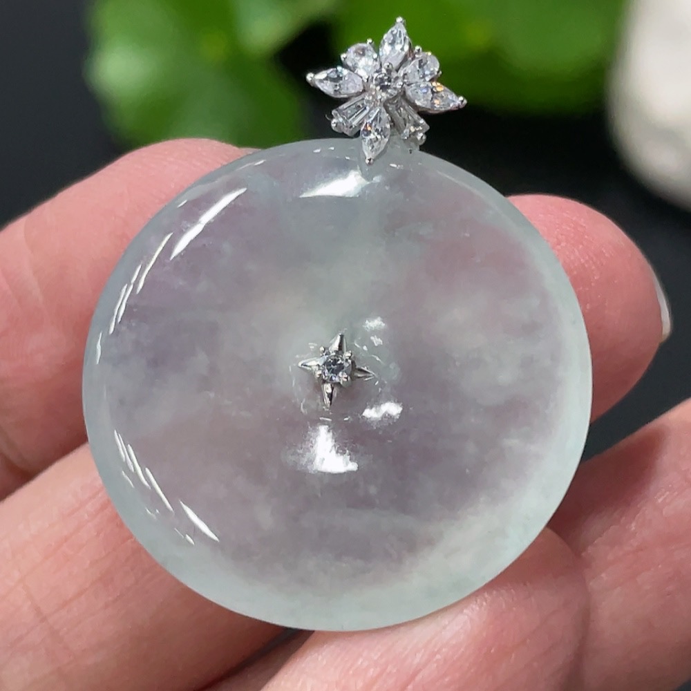 F30520492 Jadeite Peace Knot Pendant with 18K Gold Setting, Non-Diamond, Total Weight Approx. 6.97g