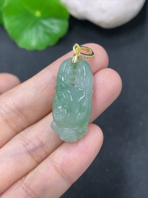 F40740511 翡翠挂件钳子 非金 货品总约重5.88g