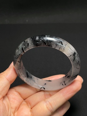 C46536287 水晶手镯 可见有机物 货品总重约49.74克 圈口54.5mm