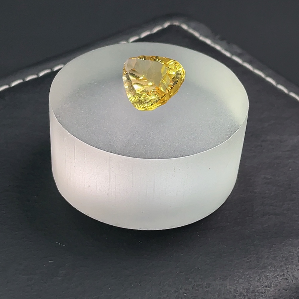 C22498444 Crystal Loose Stone Total Weight Approximately 7.955 Carats