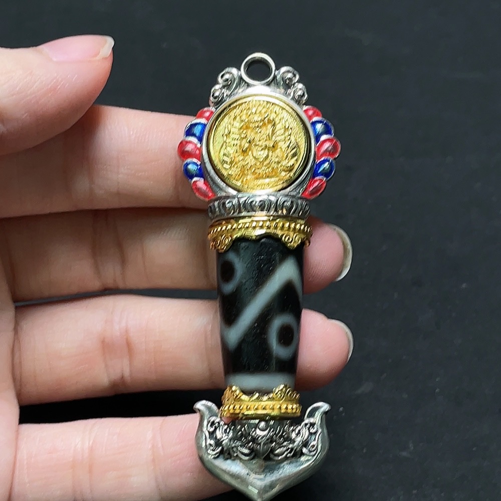 W34994526 Dzi Bead Pendant Total weight approx. 31.8g Size approx. 12.7mm