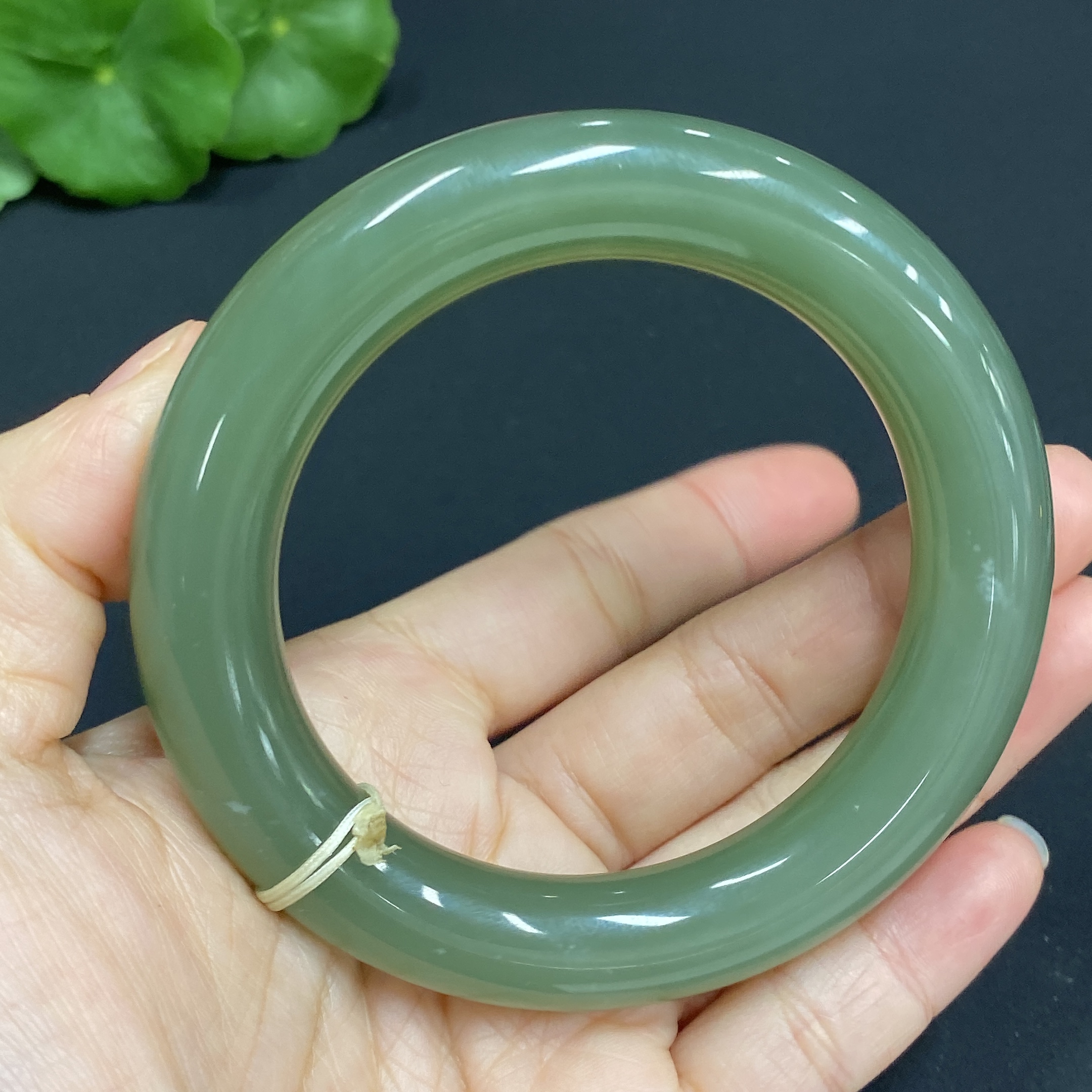 H27061502 Hetian Jade Round Bangle, Size 55.8, Total Weight Approx. 71.9g