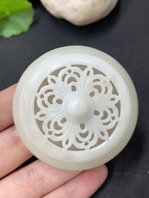 H45463885 和田玉摆件 香炉   货品总重约36.8g    含其他矿物成份