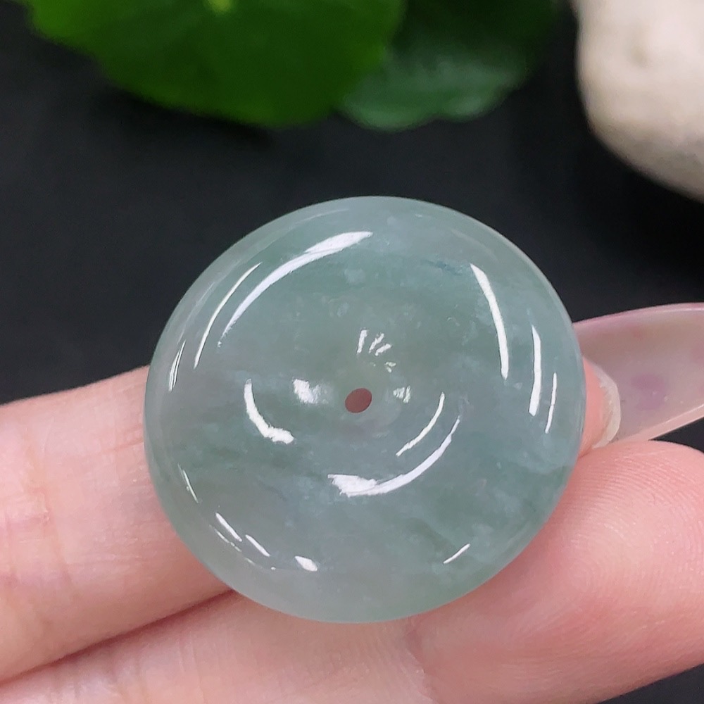 F35082221 Jadeite Peace Knot Pendant Total Weight About 9.6g