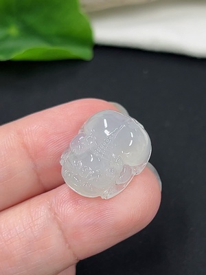 F46493815 翡翠貔貅挂件 货品总重约3.3克