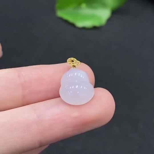 F33895757 Jadeite Gourd Pendant 18K Gold Total Weight Approx. 1.47g