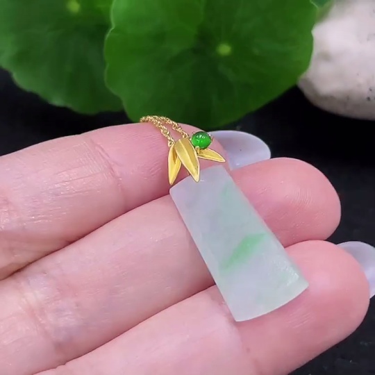 F33916862 Jadeite Plain Pendant 18DP with 18K Gold Total: Approx. 2.3g (incl. chain)