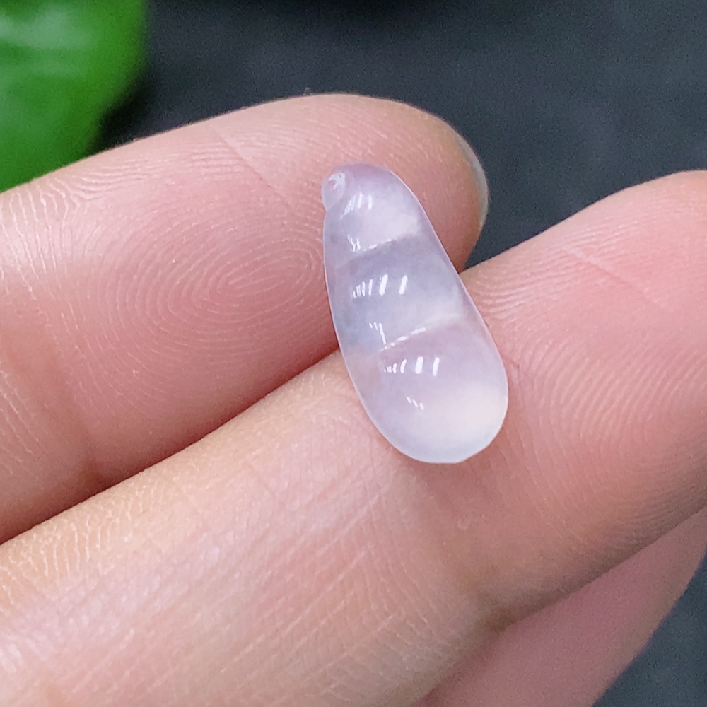F33942383 Jadeite inlaid lucky bean, total weight about 0.4g
