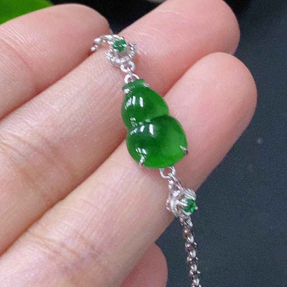 F30441019 Jadeite inlaid gourd 18k only colorless with diamonds total weight about 2.006g