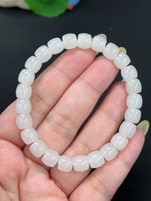 H41946853 和田玉手串 卡7.8mm左右 货品总重约22.6g