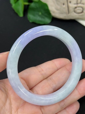 F46545680 翡翠正圈手镯 货品总重约48.5g 56圈口
