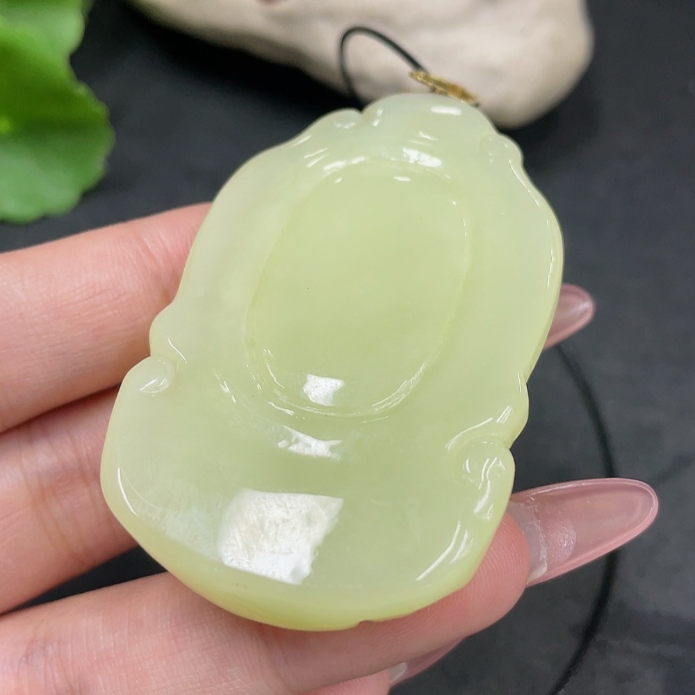 H33925508 Hetian Jade Pendant Guanyin with Diamond (Colorless) and 18K Gold Pendant Total Weight (Including Rope) Approx. 48.3g