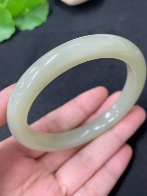 H46574850 和田玉正圈手镯 圈口59.1   货品总重约46.8g