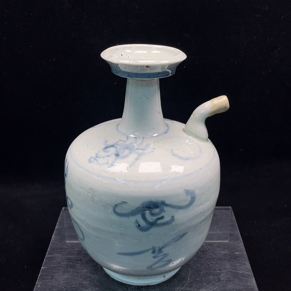 W32764576 Porcelain Repaired Ming Blue and White Dish-Mouth Vase (subject to the actual item)