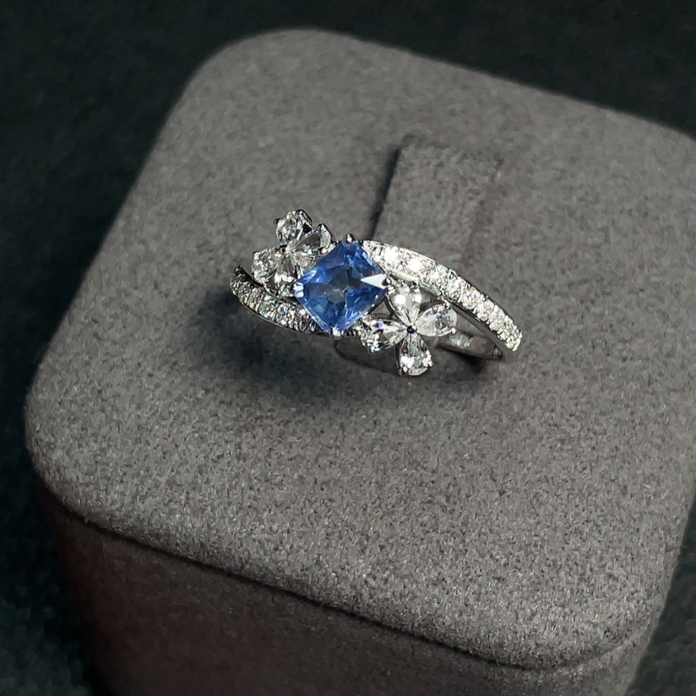 C31682205 Sapphire Ring 35% Gold Content Accented with Round Diamonds Only Total Weight Approx. 1.81g Size 15