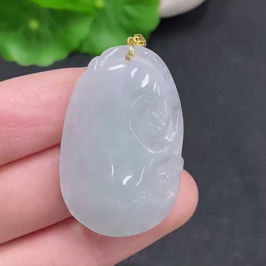 F33830836 Jadeite Ruyi Pendant with 18K Gold Clasp, Total Weight Approximately 9.5g