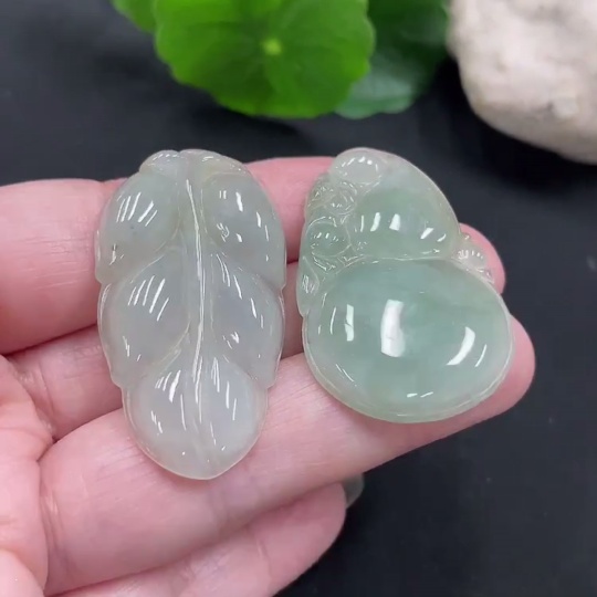 F29361858 Emerald Pendants Bulk Sale