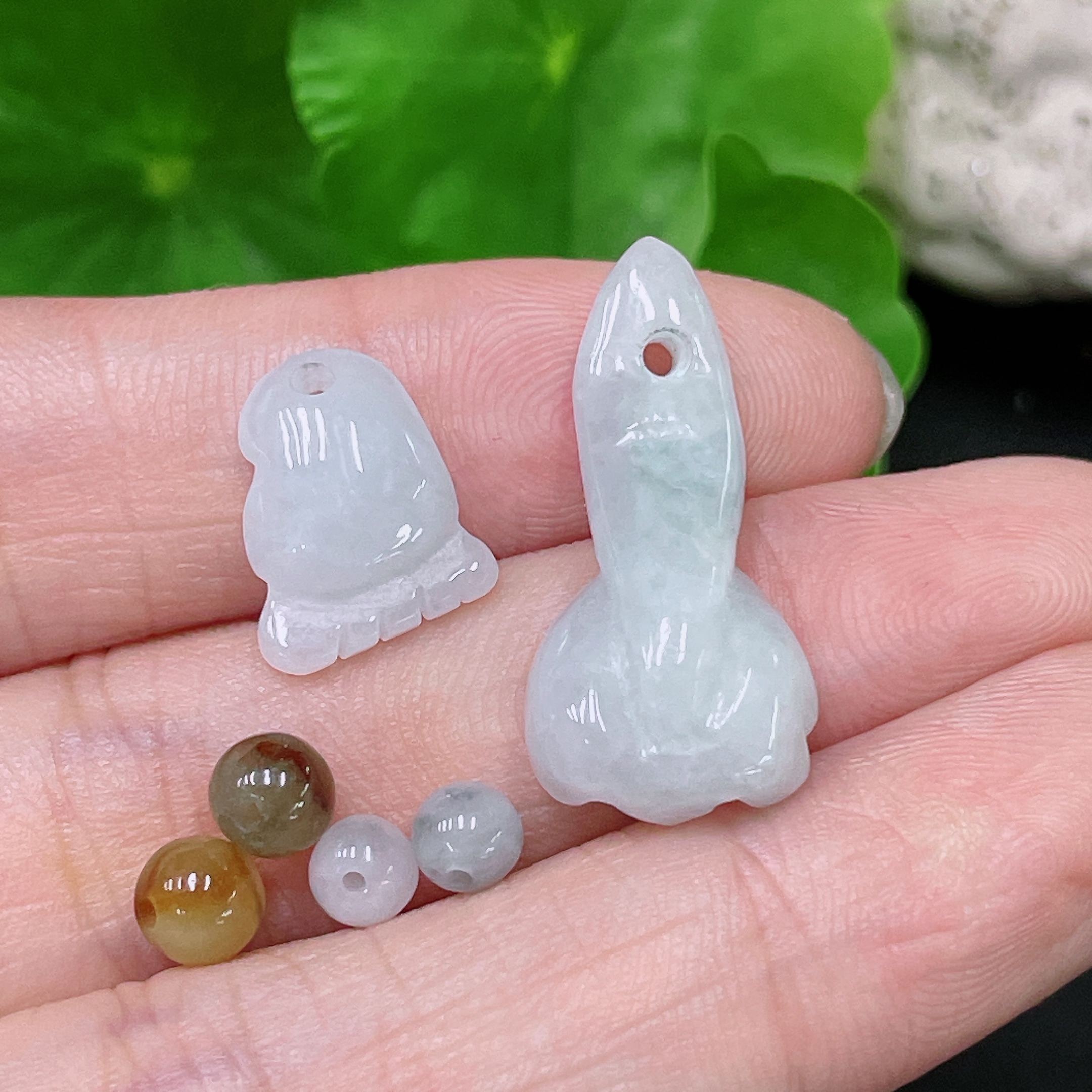 F33893304 Jadeite Pendant Beads Sell as a Lot