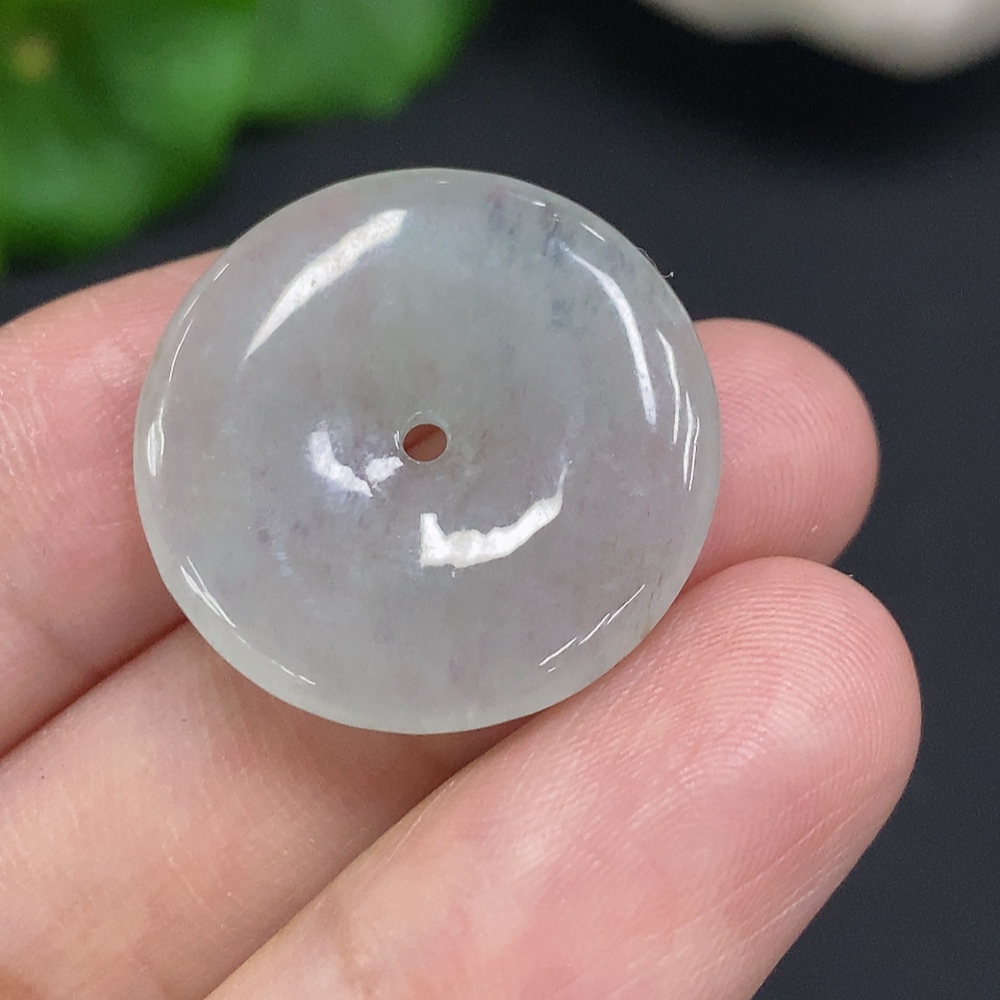 F34069762 Jadeite Peace Knot Total weight approximately 4.2g