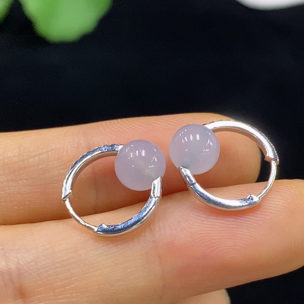 F34044553 Jadeite ear clips with 18k gold and diamond accents, total weight approximately 2.16 grams