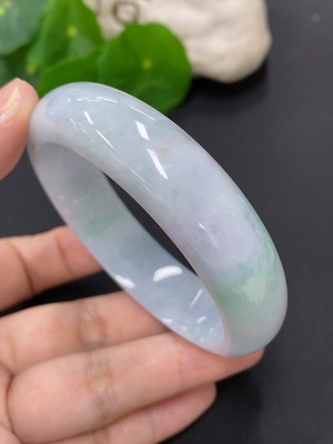 F46557090 翡翠正圈手镯 圈口55.9 货品总重约64.8克