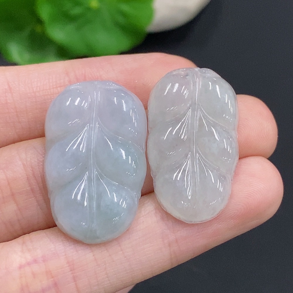 F30543012 Jadeite Leaf Pendant