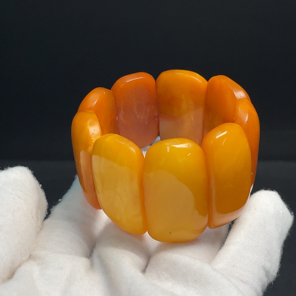 C33924089 Amber Beeswax Bracelet, Total Weight Approx. 35.31g, Size About 32.7mm