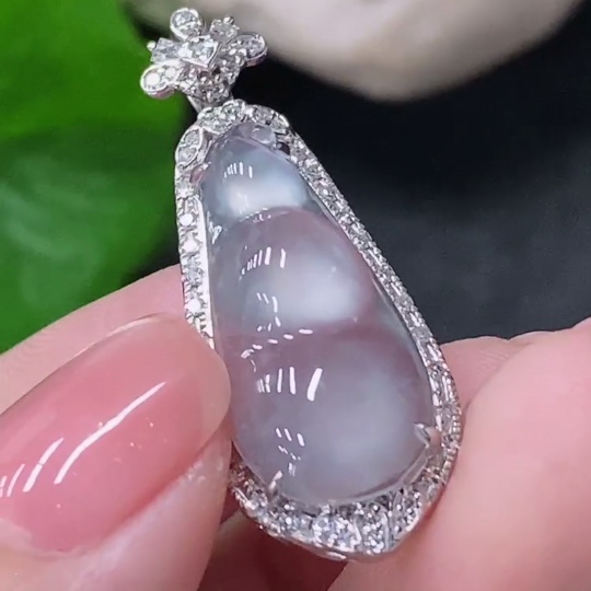 F34997848 Jadeite Inlaid Fu Dou Pendant with 18k Gold and Diamond Accents, Total Weight Approximately 2.45g