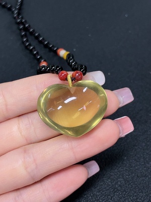 C41930416 水晶吊坠 配南红玛瑙、琥珀蜜蜡 配石考虑非天然 货品总重约27.2克 链卡4mm左右