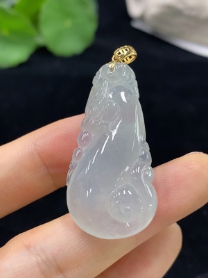 F31639720 Jadeite Pendant with 18k Clasp, Total Weight Approximately 8.46g