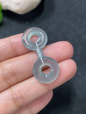 F33888009 Jadeite donut pendant