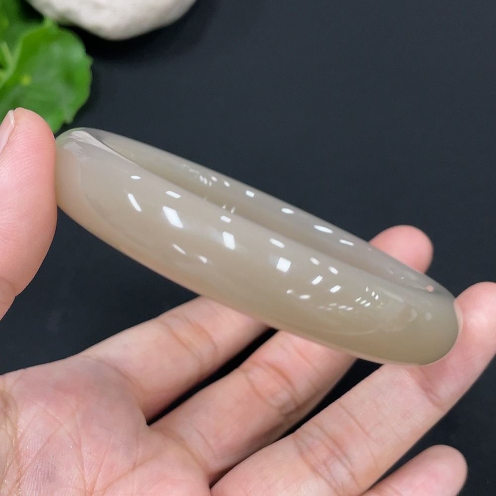 H28246498 Hetian Jade Round Bracelet Size 60.4 Total Weight Approx. 53.6g