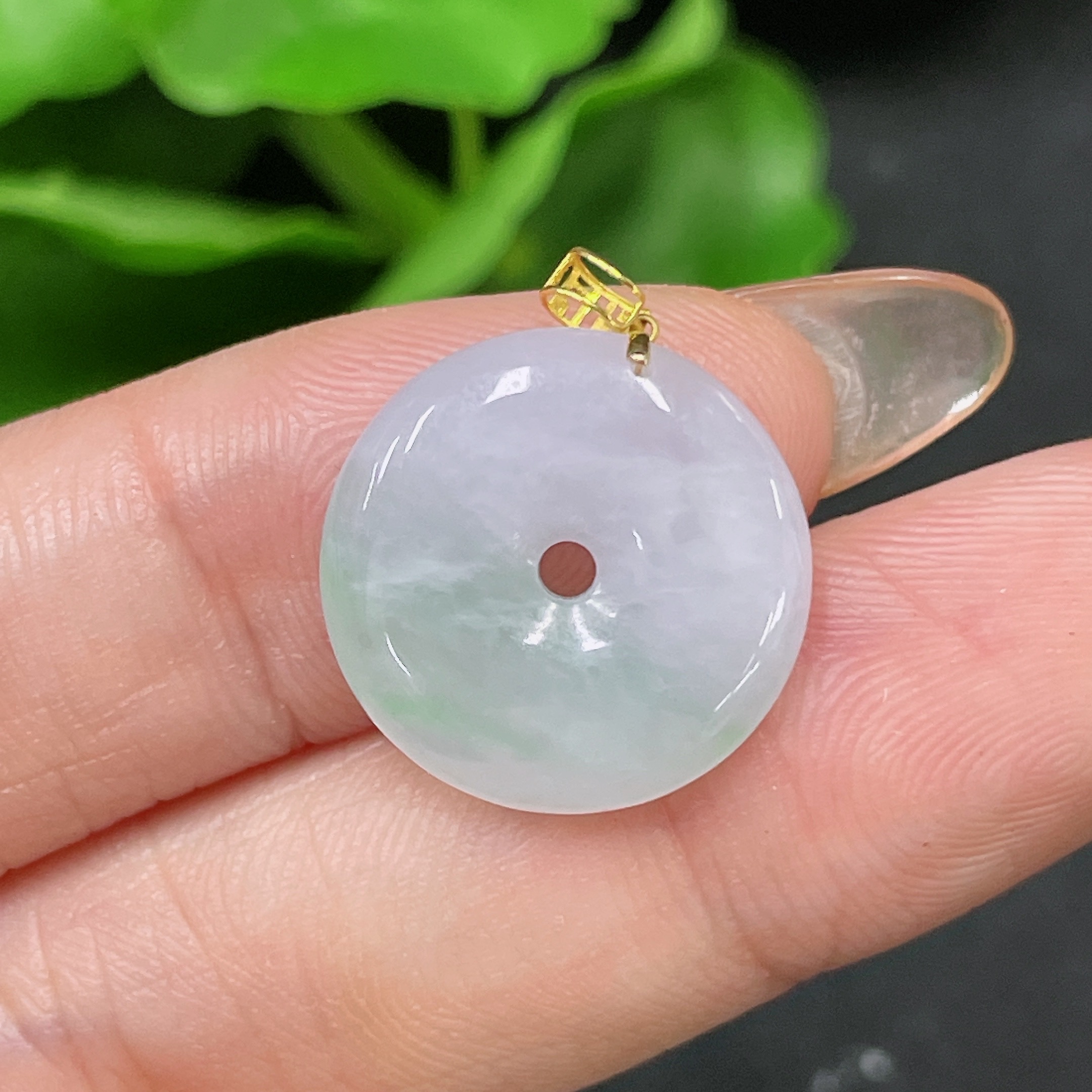 F34984637 Jadeite Pendant with Peace Buckle in 18k Gold, Total Weight Approx. 2.21g