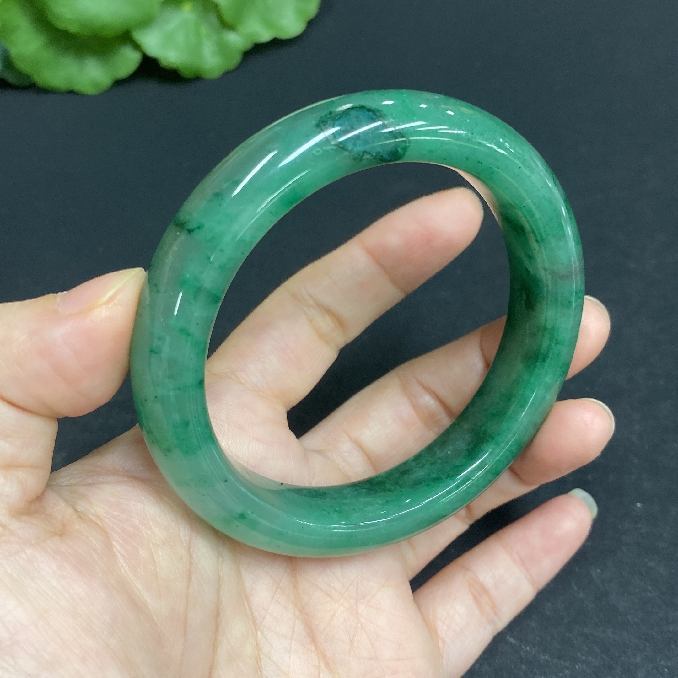 H33878949 African Emerald (Dulong Jade) Round Bracelet